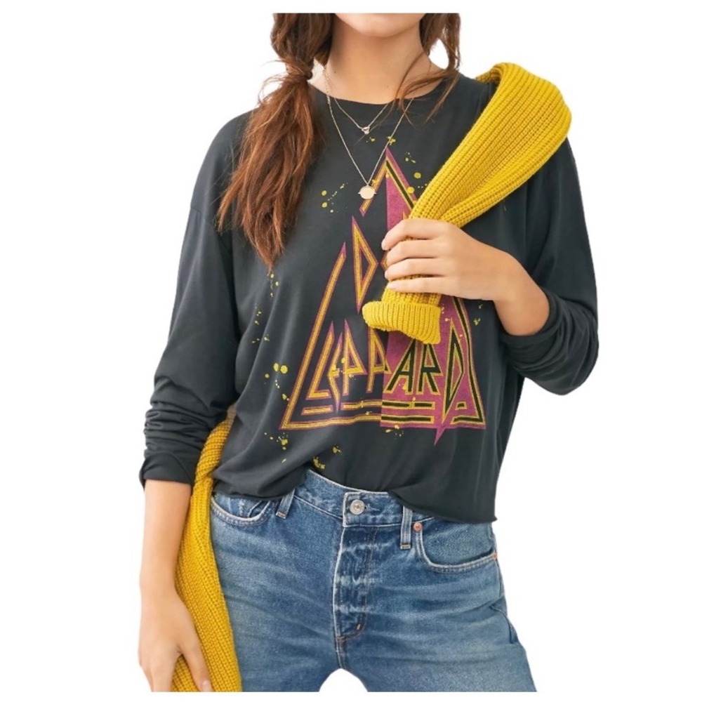 Letluv Def Leppard Graphic Tee Women Large Gray EUC Cropped Raw Hem Long‎ Sleeve